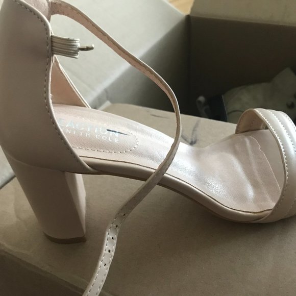 Kenneth Cole Reaction Women's Lolita Heeled Sandal size 8.5 - Picture 3 of 4